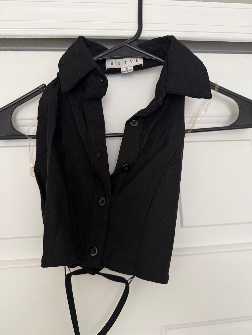 HYFVE Black Sleeveless Button-Front Collared Crop Top